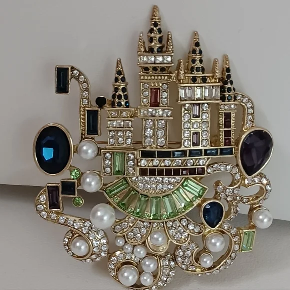 💎 Heidi DausCinderella's castle brooch X